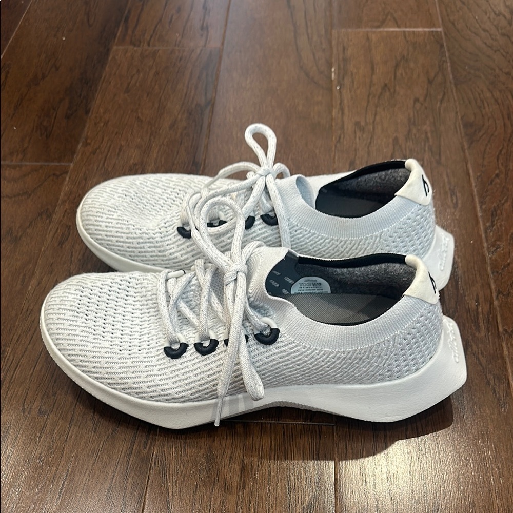 Women’s Allbirds Gray Athletic Shoes- size 9 - Picture 3 of 6